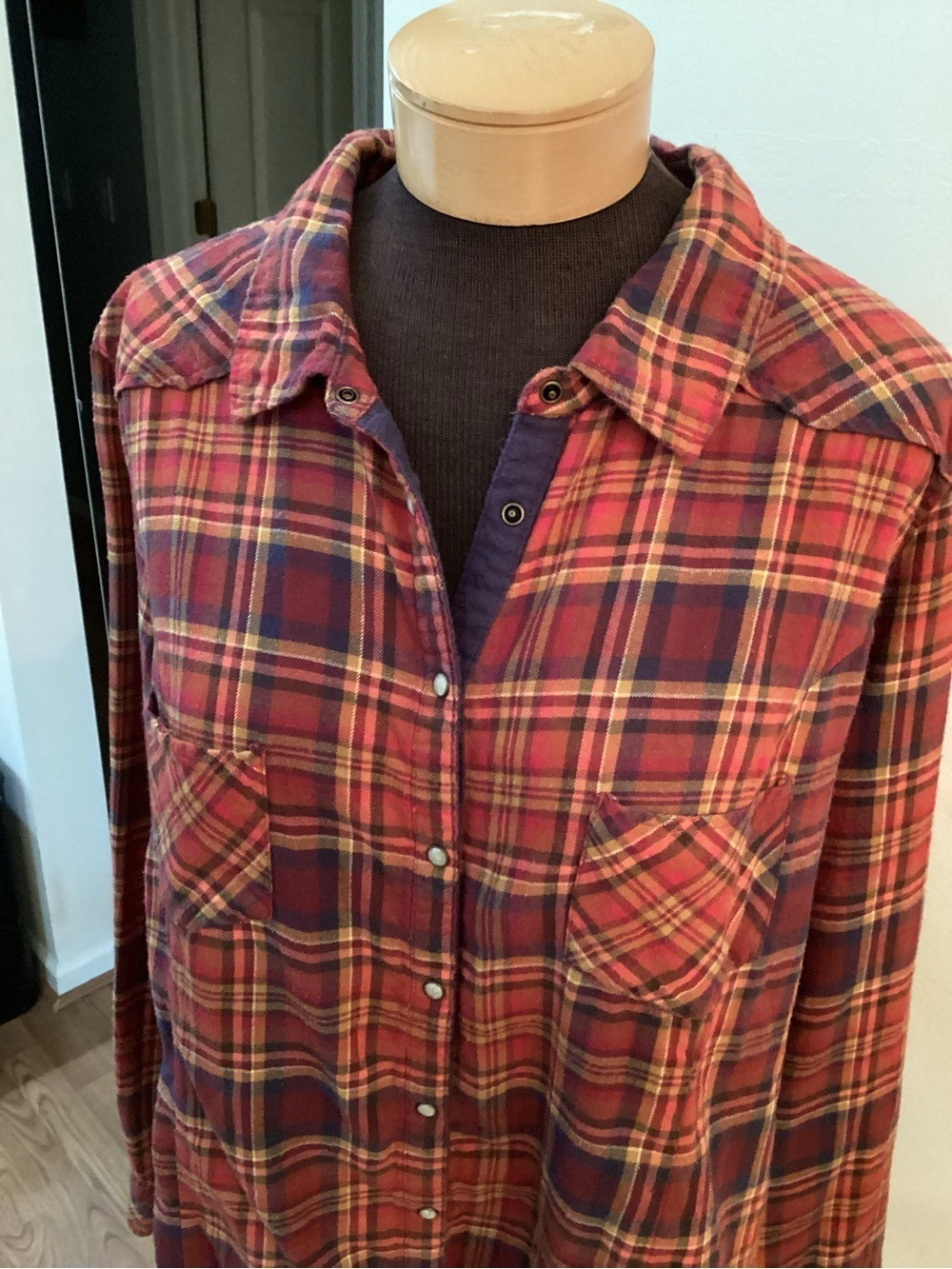 Maurice’s Size 3 Plaid Button Front Shirt – Hi-Low Hem fall colors - Picture 10 of 14
